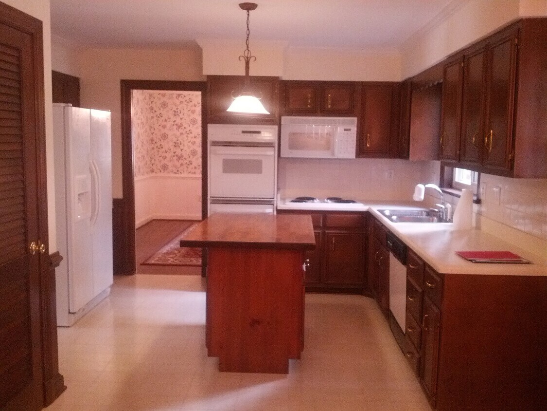 Foto principal - Chesterfield 4 bed 2.5 bath Colonial Style...