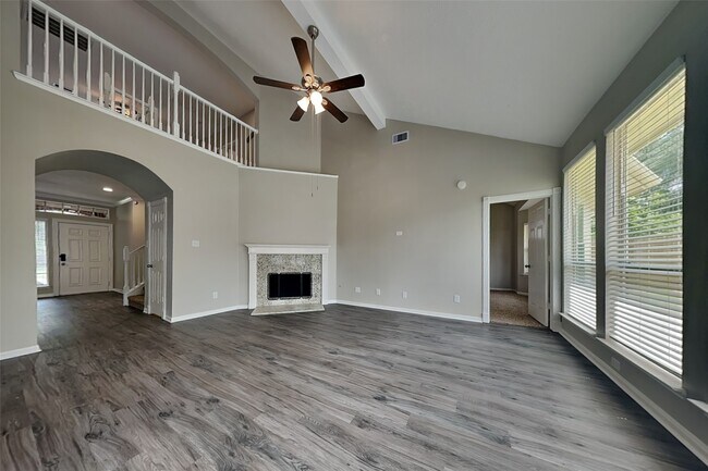 Foto del edificio - 17003 Fairway Glen Ln