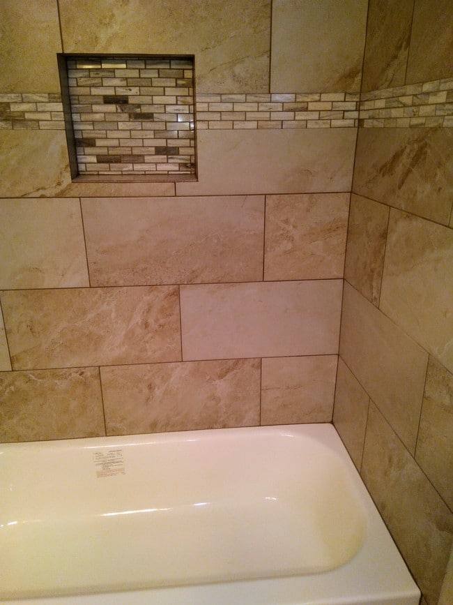 Tub and Shower - 3340 Blodgett St