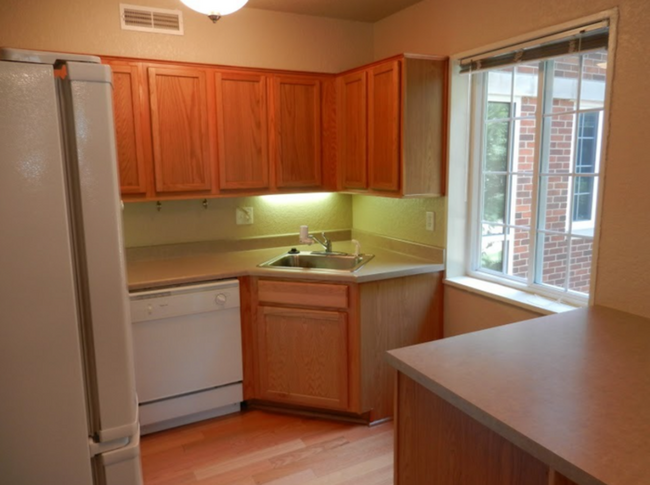 Foto del edificio - $1,350 | 2 Bedroom, 1 Bathroom Condo | No ...