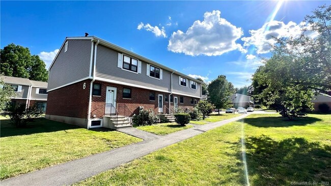 Building Photo - 315 Hampton Ct
