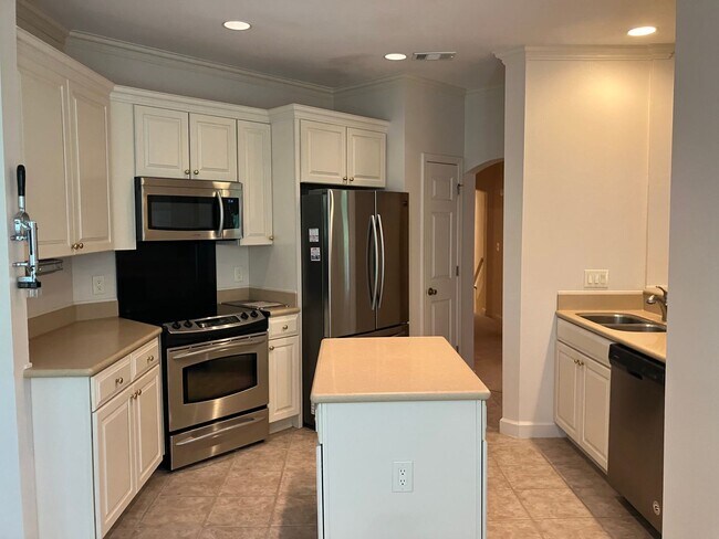 Building Photo - 3 BR / 2 BA at the Preserve