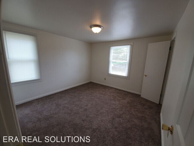 Building Photo - 896-898 S Harris Ave
