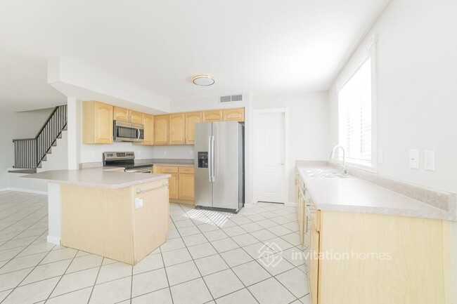 Building Photo - 9528 N 92nd Dr