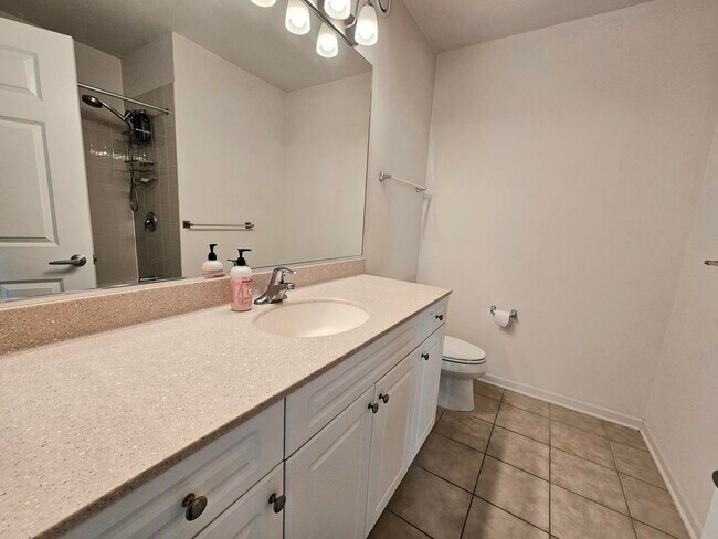 Foto del edificio - 807 Davis St