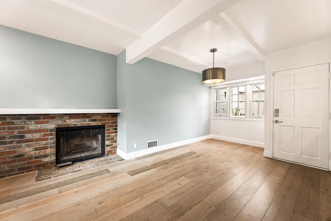 Building Photo - 2450 Hermosita Dr