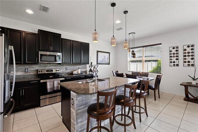 Foto del edificio - 240 Trinity Ridge Cir