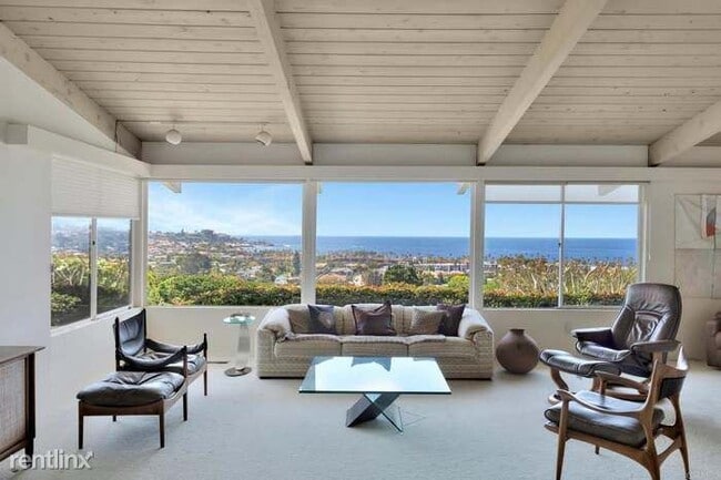 Building Photo - 3 br, 2 bath House - 8081 Calle del Cielo