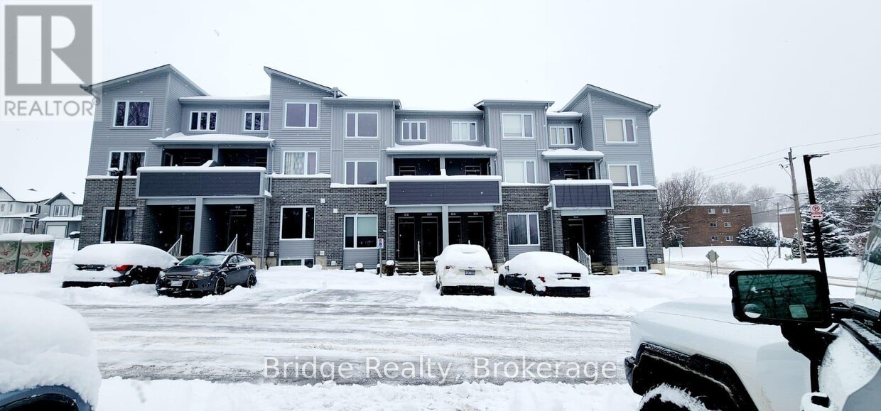 Photo principale - 990-990 Deveron Crescent