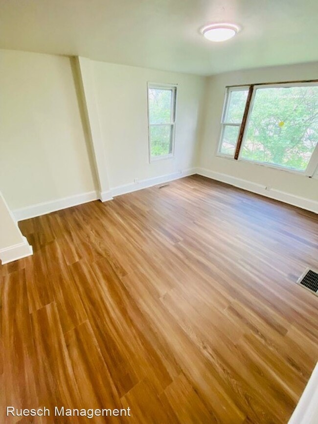 Building Photo - 4 br, 1 bath House - 310 Oak St