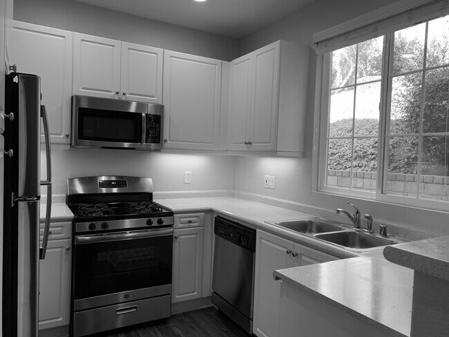 Building Photo - 10904 Evening Creek Dr E