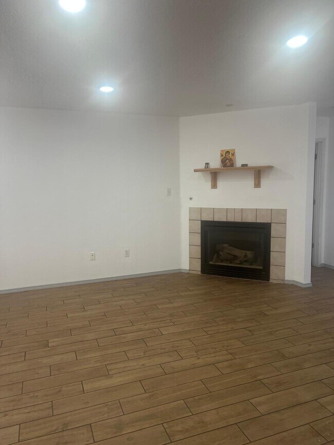 Foto del edificio - 440 Adirondack Pl SE