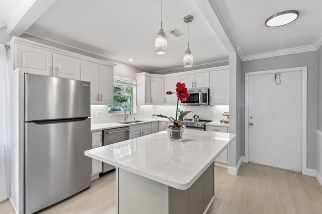 (55+) 2/2 Fully Renovated Furnished Condo ... - (55+) 2/2 Fully Renovated Furnished Condo ...