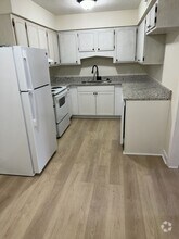 Building Photo - 318 Rainbow Dr