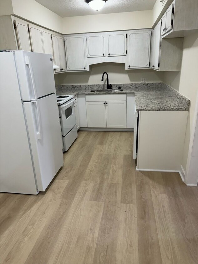 Foto principal - Two Bedroom 1 Bath