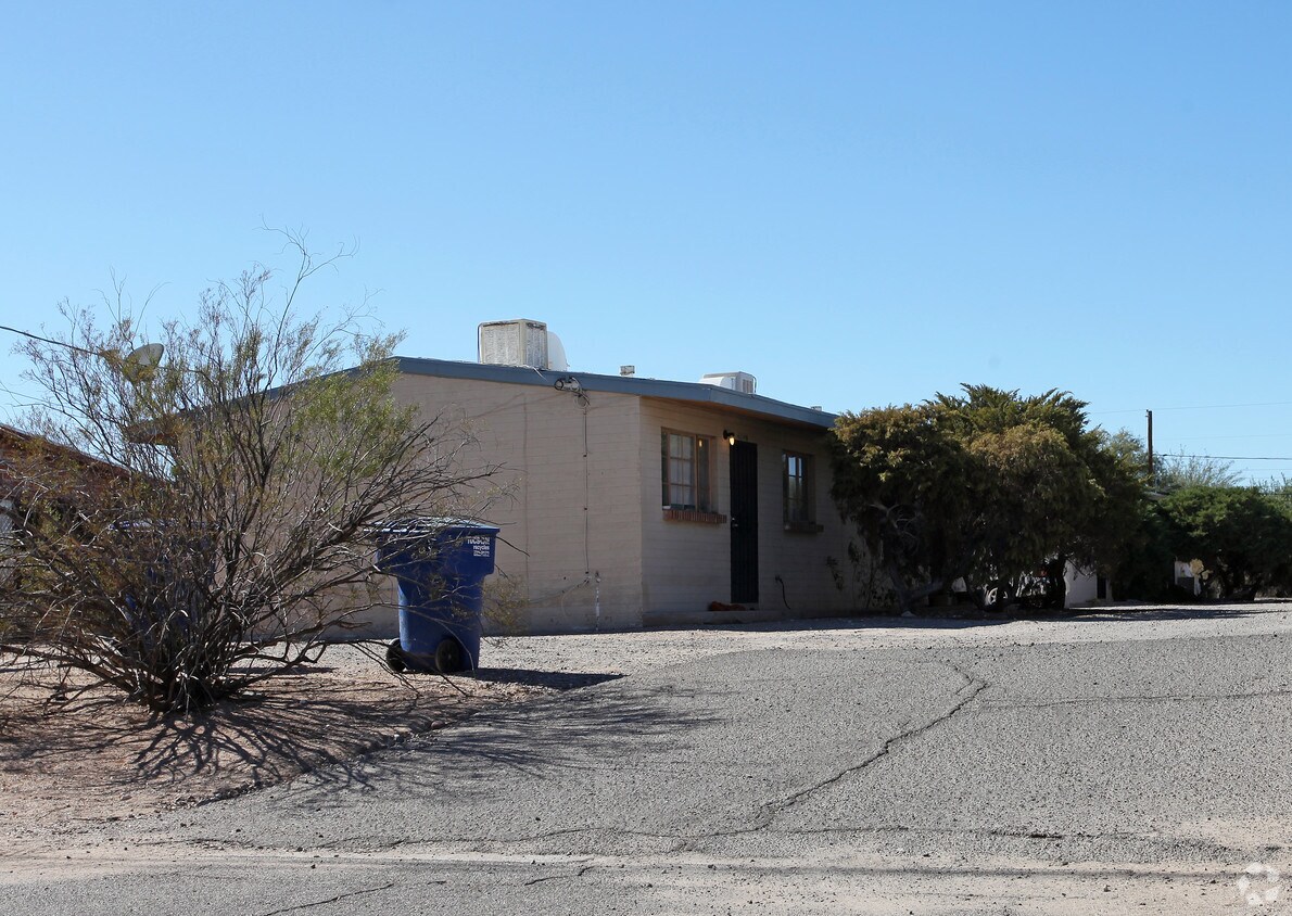 Building Photo - 2937-2945 N Flanwill Blvd