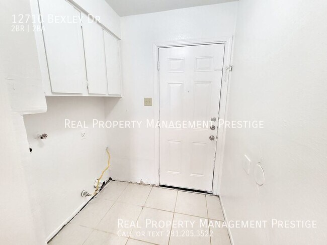 Building Photo - 2 bedroom/ 2 bath duplex in Alief