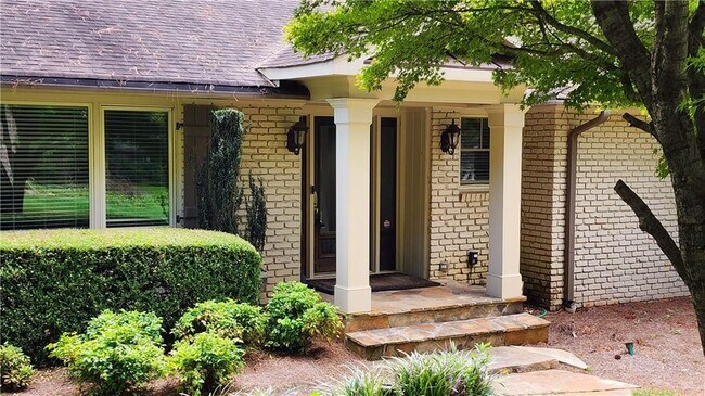 Foto del edificio - 4615 Mystic Dr NE