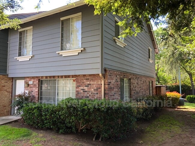 Building Photo - 3933 Oak Villa Cir