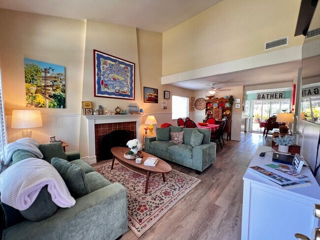 Building Photo - Beautiful 4 bedroom 2 bath House, with man...