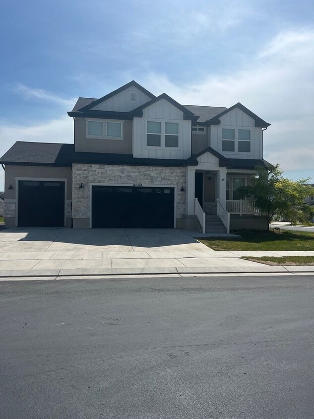 Primary Photo - Three Bed, Two and Half Bath Home in Eagle...