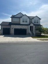 Building Photo - 4684 N Grandview Peak Dr