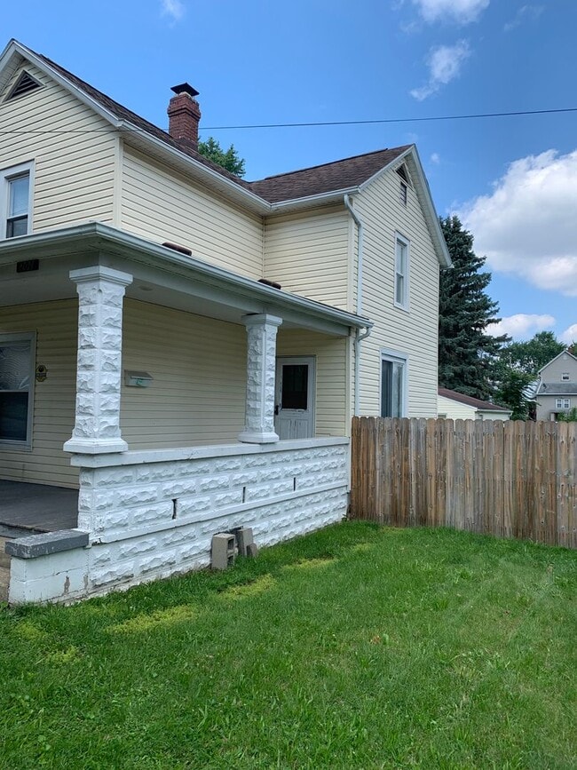 Building Photo - 3 bedrooms & 1 bath Colonial home