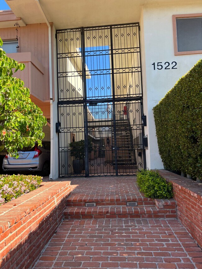 Building Photo - 1522 S Centinela Ave