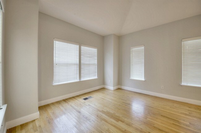 Building Photo - Los Gatos TownHome for Rent