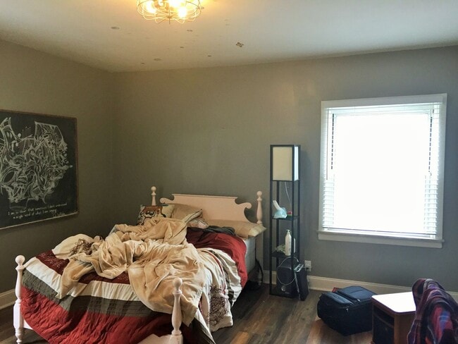 Photo - 6329-6331 Bartlett Apartment