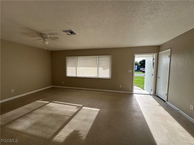 Foto del edificio - 315 Rushmore Ave N