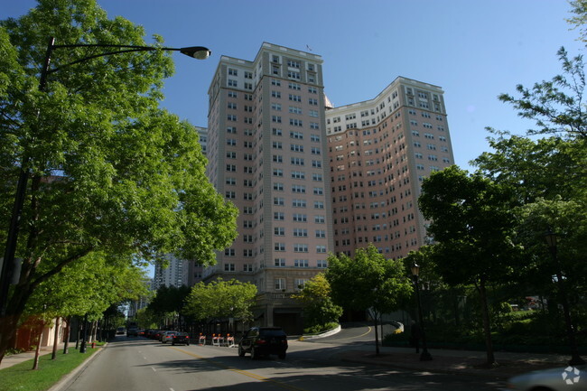 Foto del edificio - Edgewater Beach Apartments