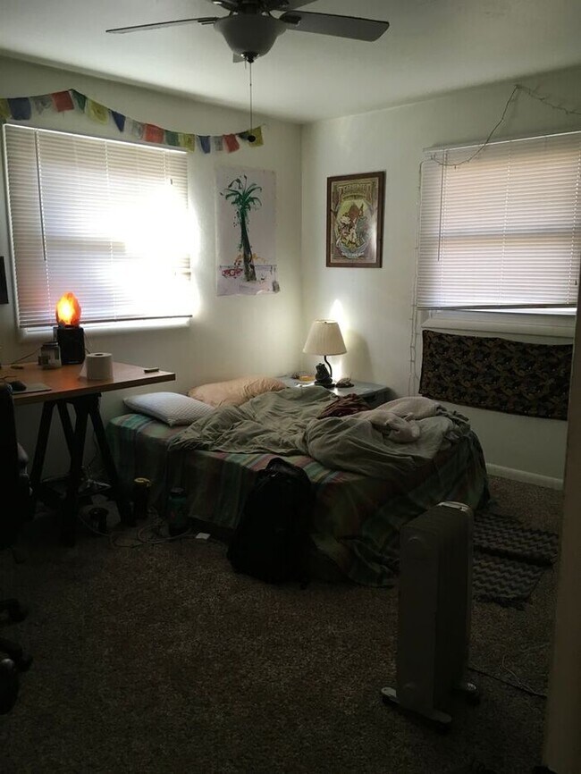 Building Photo - Spacious 3 Bedroom 2 Bath Ranch Style Hous...