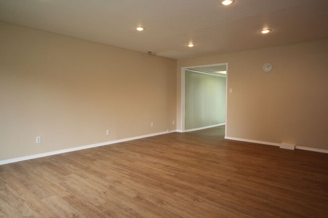 Building Photo - *Application Pending!* Wonderful home in F...