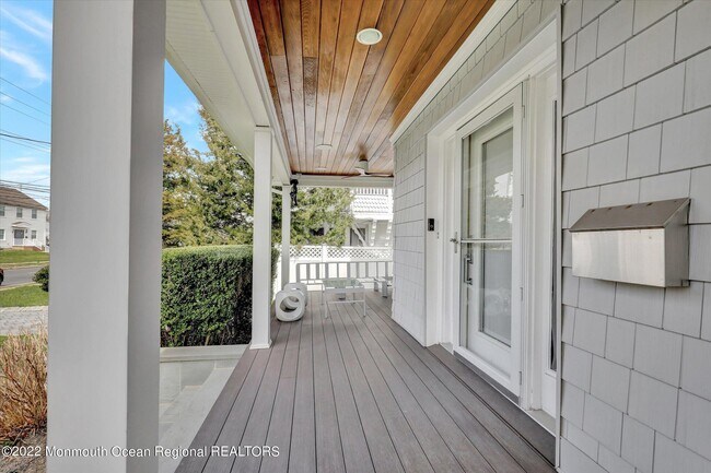 Foto del edificio - 1049 Norwood Ave
