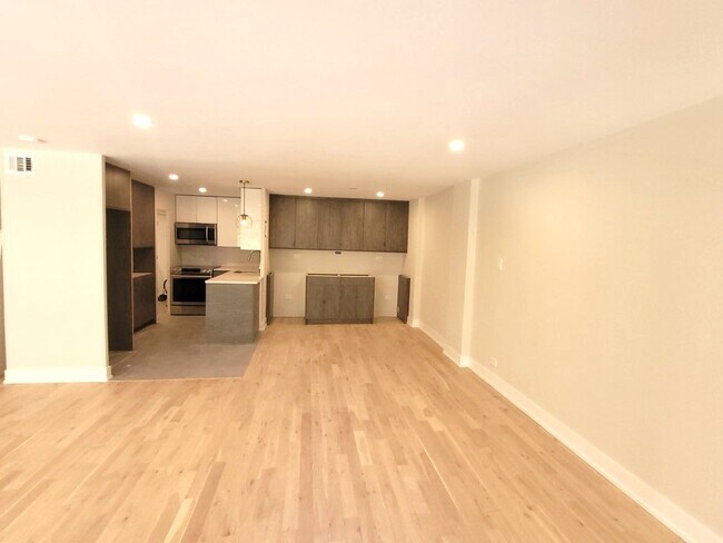 Foto del edificio - 227 E Walton Pl
