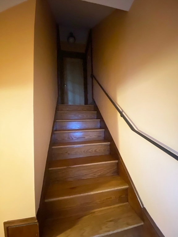 Building Photo - 16 Arborough Rd