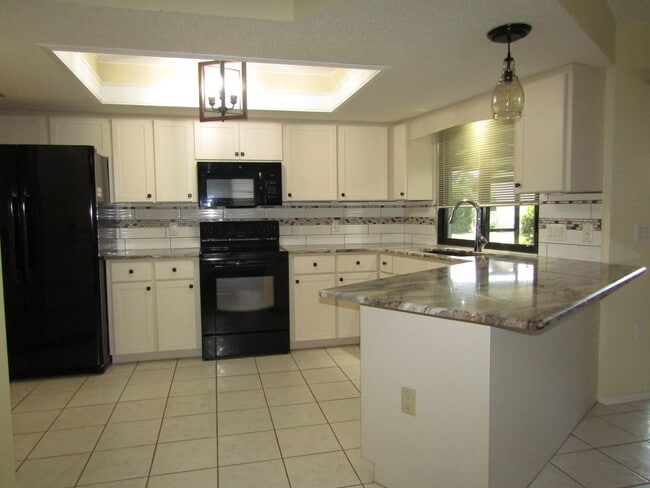 Building Photo - 5822 Jackson Ln