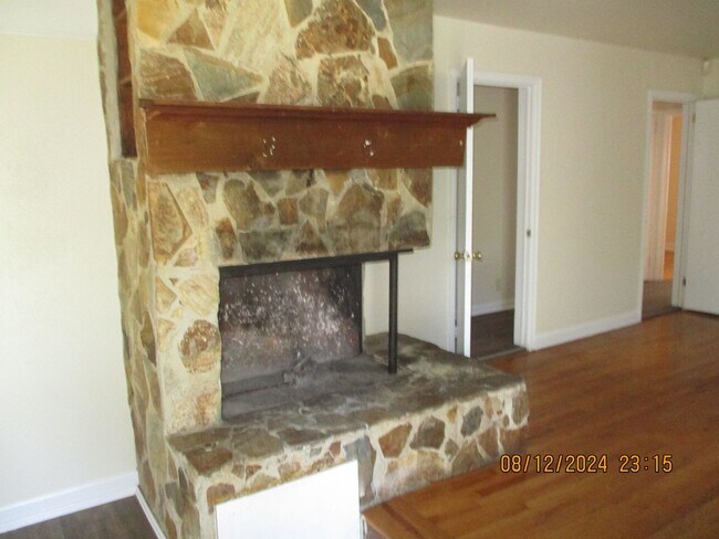 Foto del edificio - 1605 Edgerly Ave