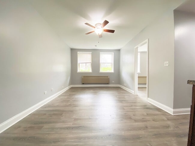 Building Photo - 4031 N Kenmore Ave