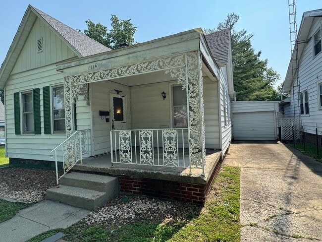 Building Photo - Cozy Comfort: 2 Bed, 1 Bath Home with Spac...