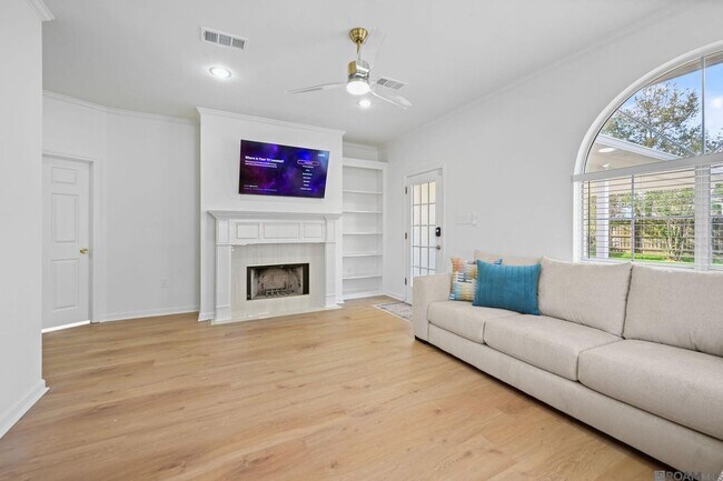 Foto del edificio - 18482 Lake Iris Ave
