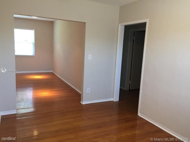 Foto del edificio - 717 NE 91st St