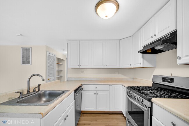 Building Photo - 127 Bellevue Dr