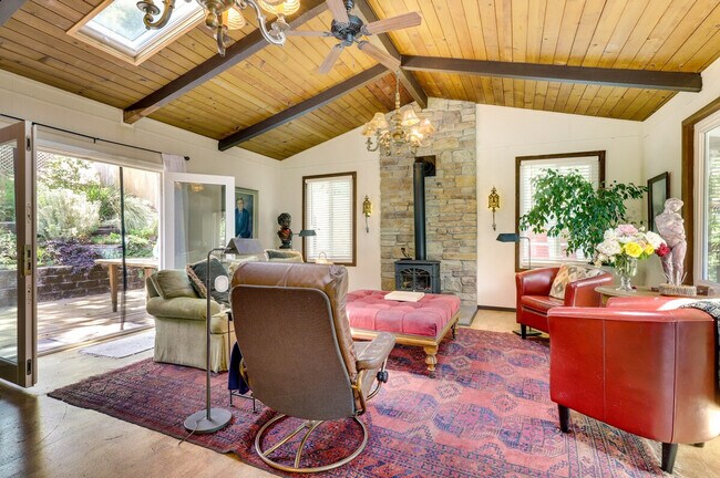 Foto del edificio - 4460 Lakeside Rd