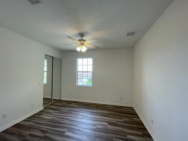 Foto del edificio - 2213 Newport Isles Blvd