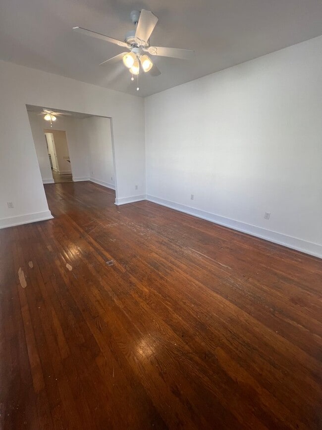 Photo - 3 or 4 Bedroom Available on Broadway! Townhome