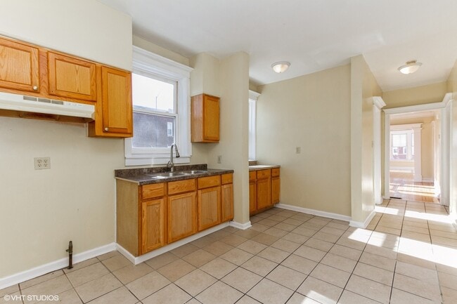 Building Photo - 7557 S Evans Ave