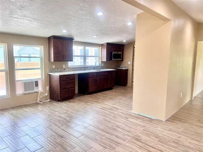 Building Photo - 9115 Puritan Way