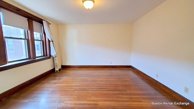 Building Photo - 22 W Wyoming Ave